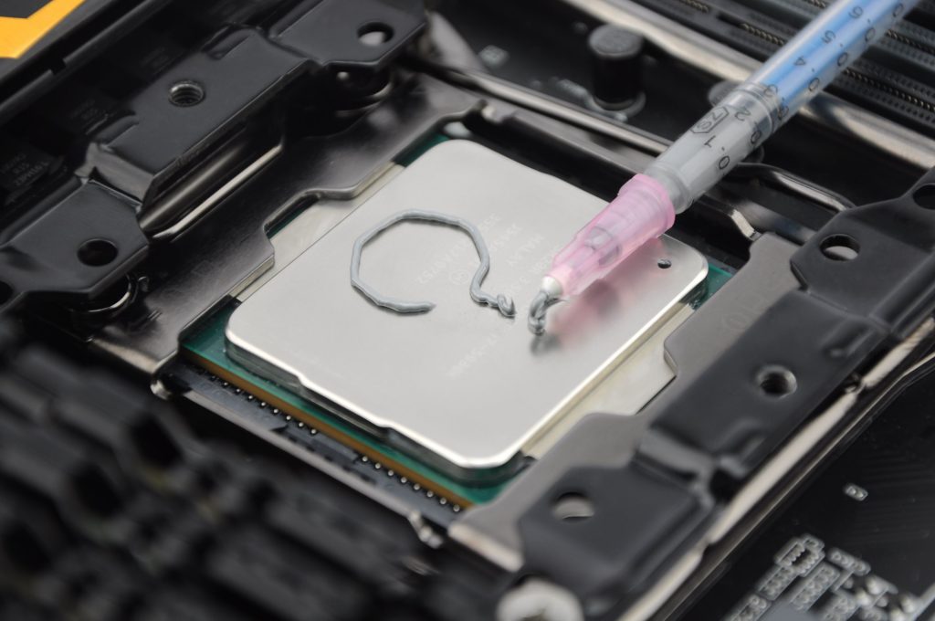 spreading thermal paste how and how much 00 scaled