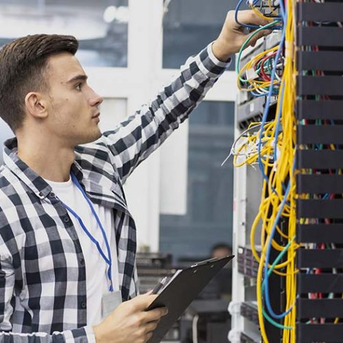Cosa fa il sistemista informatico: ruoli e competenze chiave